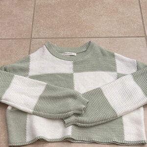 moon & madison Sage and White Checkered Sweater size small
